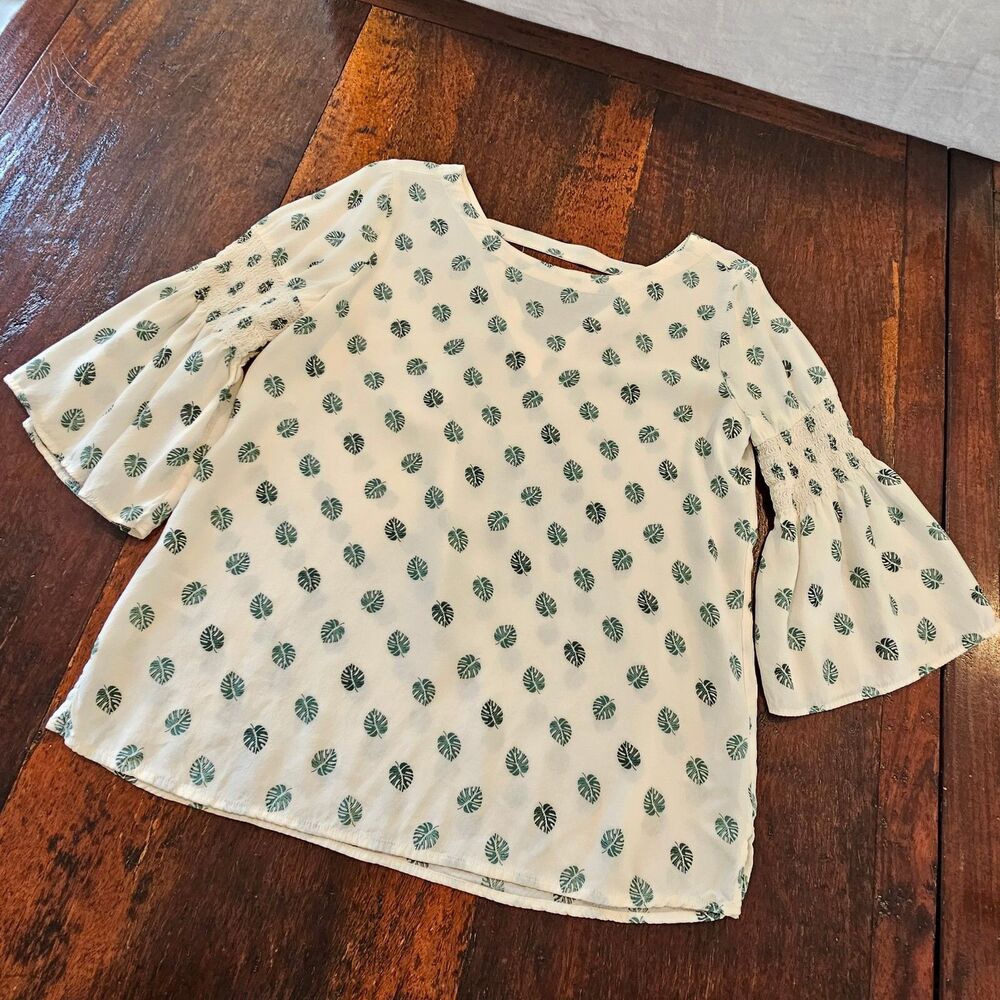 LOFT XS blouse top cream monstera palm print flutter sleeve blouse flowy Casual